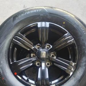ชุดล้ออัลลอยด์แท้ขนาด 17 นิ้วพร้อมยาง Kumho (265/65R17) สำหรับ TANK 300