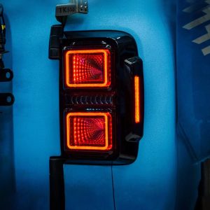 مجموعة مصابيح ذيل LED داكنة مع إشارات انعطاف ديناميكية لسيارة TANK 300 (2021-2023)